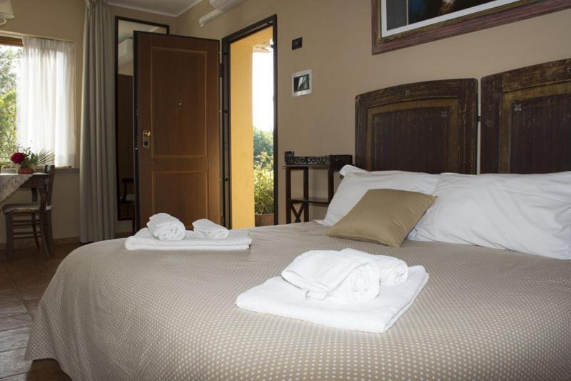 Agriturismo Scuderie Della Contea 수트리 외부 사진